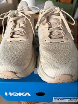 Hoka Clifton 9 size 8