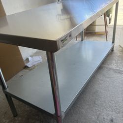 Long STAINLESS STEEL TABLE 