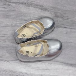 GAP toddler shoes size 5 new