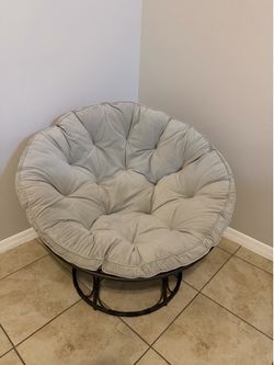 Papasan chair with gray coushion