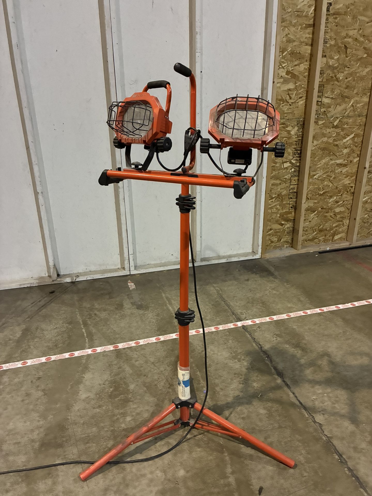 Utilitech Telescoping Work Lights