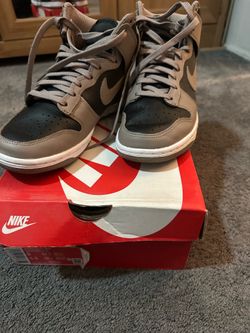 Nike dunks brown size 6