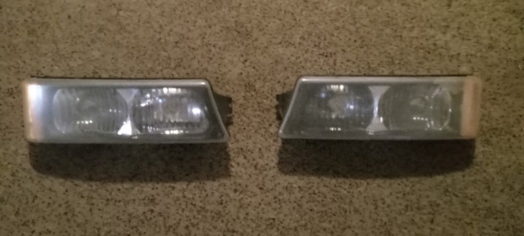 2003 - 2007 03-07 Lower Chevy Head Lights OEM original