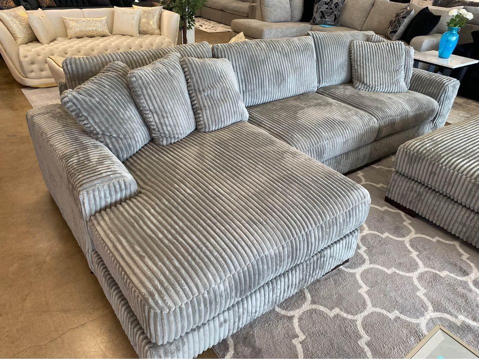 Loveseat,chaise,same Day Delivery 🚚 