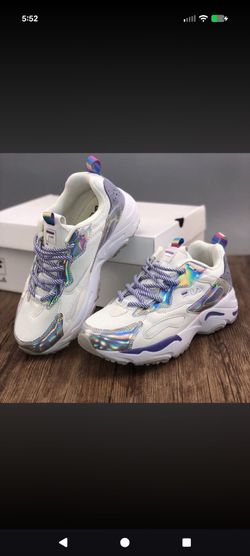 Fila Ray Tracer IRI- Size 7 US White/Iridescent Lilac/Pastel