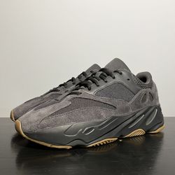 YEEZY BOOST 700 UB SIZE 10M