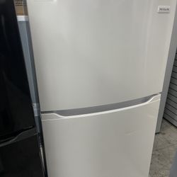 Frigidaire Top And Bottom In White New Open Box 13 Cubic Ft