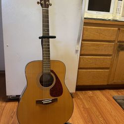 Yamaha Acoustic Guitar F335 Including Nice Case And Stand 