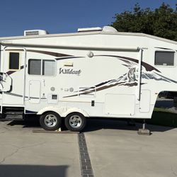 2009  Forest River Wildcat 5th Wheel 