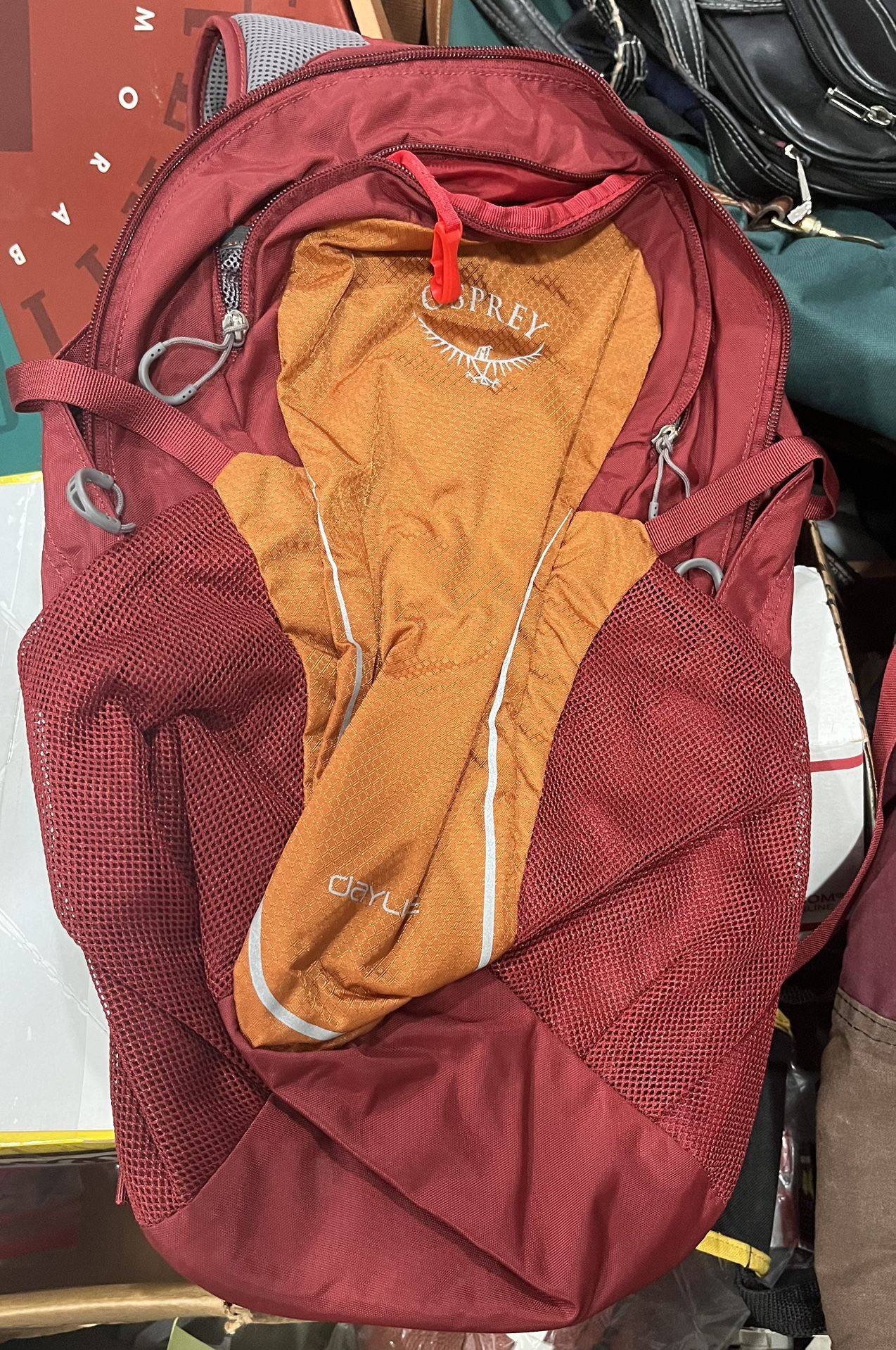 Osprey Daylite Everyday Hiking Outdoors Backpack H2o Hydration Pouch Red Orange