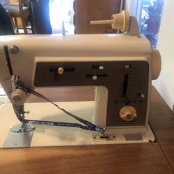 Electric Singer Sewing Machine