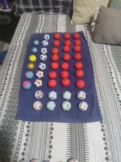 24 nice Colored  balls 8 soccer balls 8 graffiti  Taylormade  all for only 19