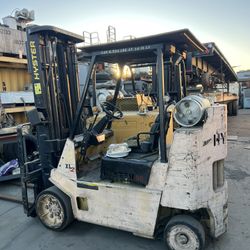 HYSTER 8,000LB CAPACITY FORKLIFT