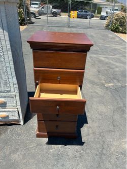 Dresser
