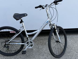 Girls 26 Inch Mountain Bike 