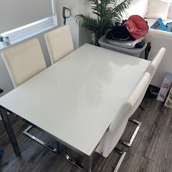 White Glass Table with 4 Chairs
