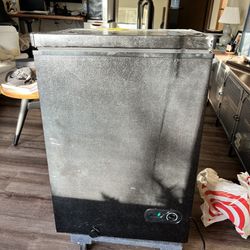 Deep Freezer 3.5 Cubic Feet *Need Gone* for Sale in Seattle, WA - OfferUp
