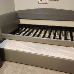 Trundle Bed Very Nice 
