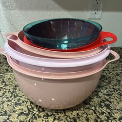 5 Tupperware Mixing Bowls