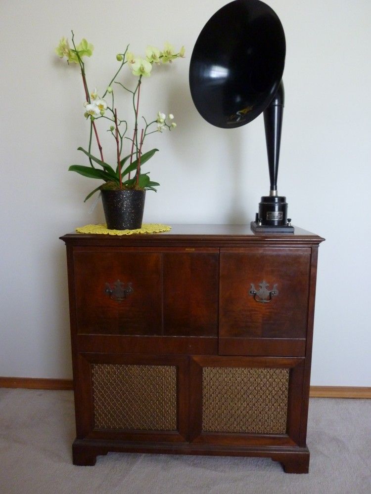 PHILCO RADIO PHONOGRAPH CONSOLE
