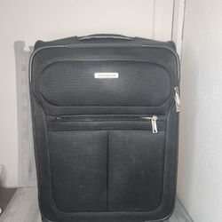 Samsonite Solyte DLX 20 inch Softside Expandable Spinner Luggage Carry On Black