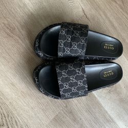 Size 10 Gucci Slides