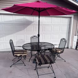 Metal Patio Furniture. Great Condition!
