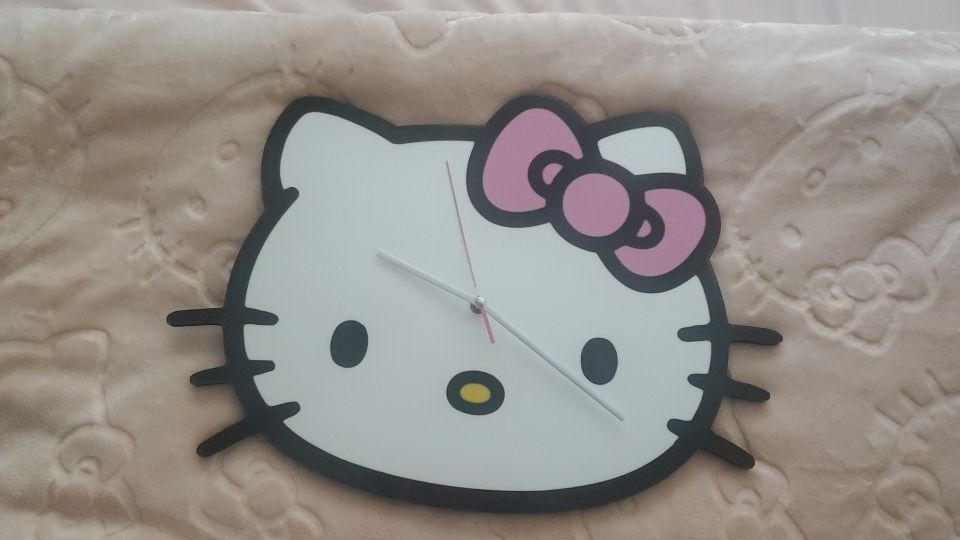 Hello Kitty Clock