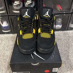 Size 9 Thunder 4s Lightly Worn. 9.5/10 Condition 