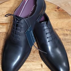 Perry Ellis 