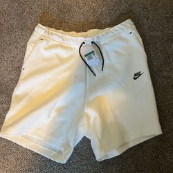 Brand New Nike Tech Fleece Shorts Size XL Cream