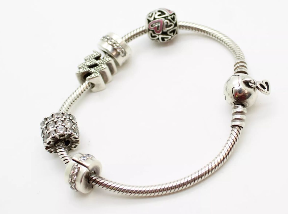 Pandora Charm Silver Bracelet size 7 w/ 4 Charms & 2 Clip On Beads