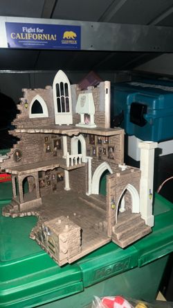 Mini haunted house