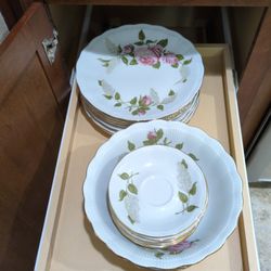 Walbryzych China 8 Place Setting