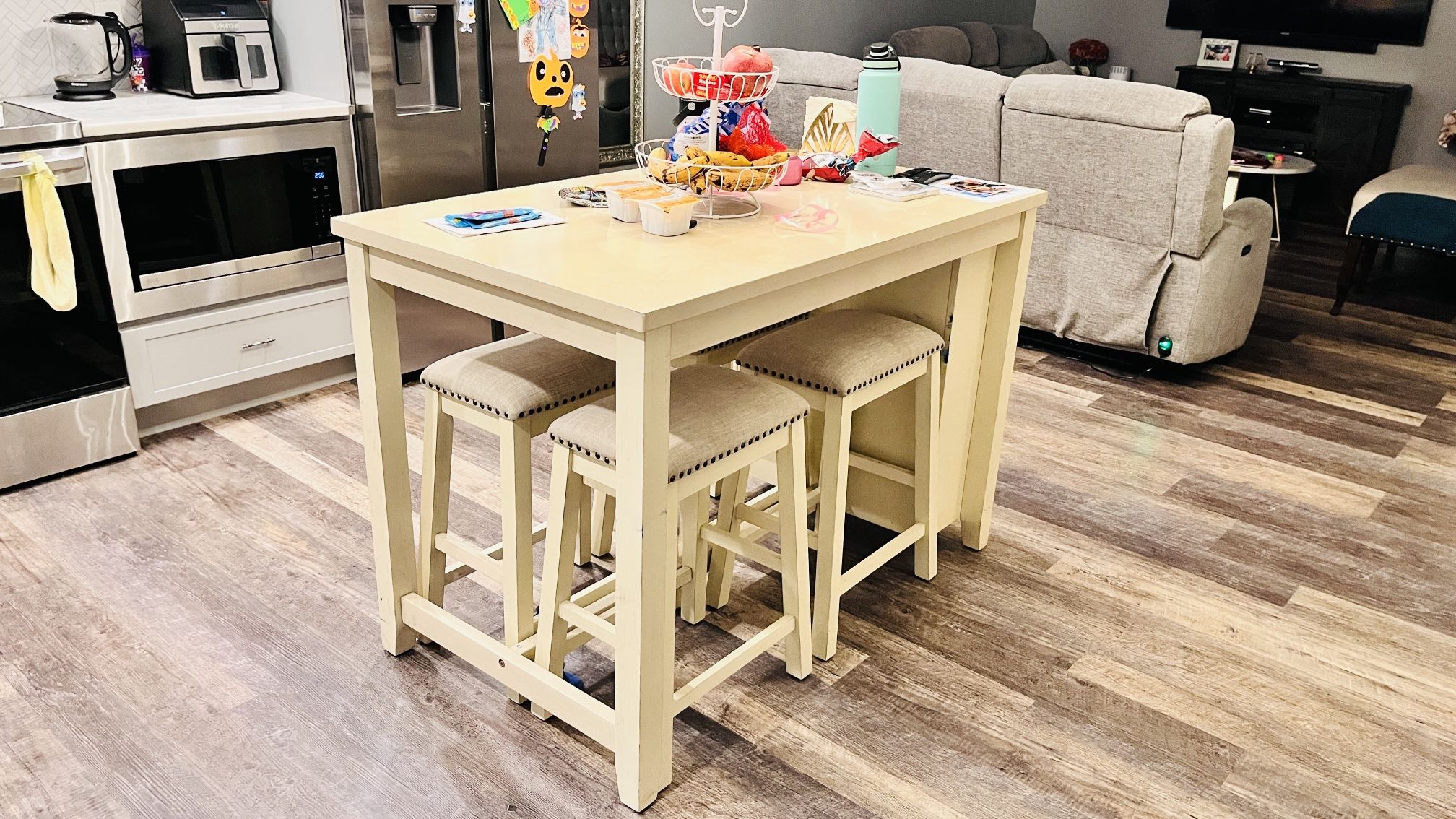 Wood Dinning Table Set (4 Stools)