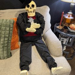 VINTAGE TALKING SKELETON *READ ALL*