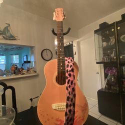 GIRLS BEGINNER GUITAR - LUNA