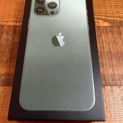 iPhone 13 Pro Max
is Factory Unlocked for
use with ANY carrier Worldwide
