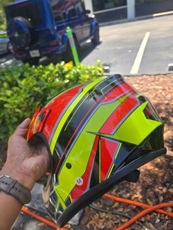 Motorcycle helmet