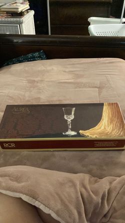 RCR Aurea Lead Crystal Wine Glasses Box Set