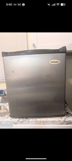 Mini fridge