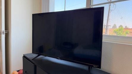 Small Roku TCL 33” TV