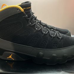 Air Jordan 9 Retro Black/University Gold