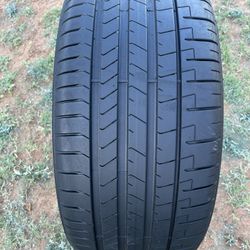 275/35R22 Pirelli Single Tire 