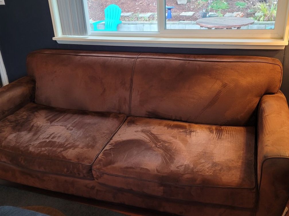 Free Couch In SHORELINE