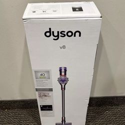Dyson v8 cordless vacuum with 6 accessories
