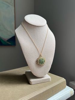 Vintage 1970's Gold Tone Pearl & Aventurine Pendant Necklace ( firm on price )