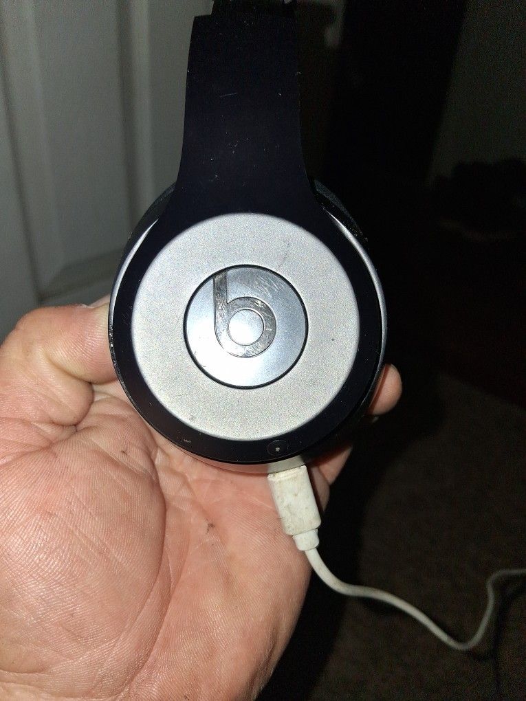 DRE BEATS SOLO 3s ( With Charger) Bluetooth