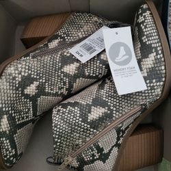 Universal Thread Boots