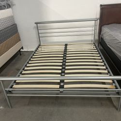QUEEN SIZE BED FRAME